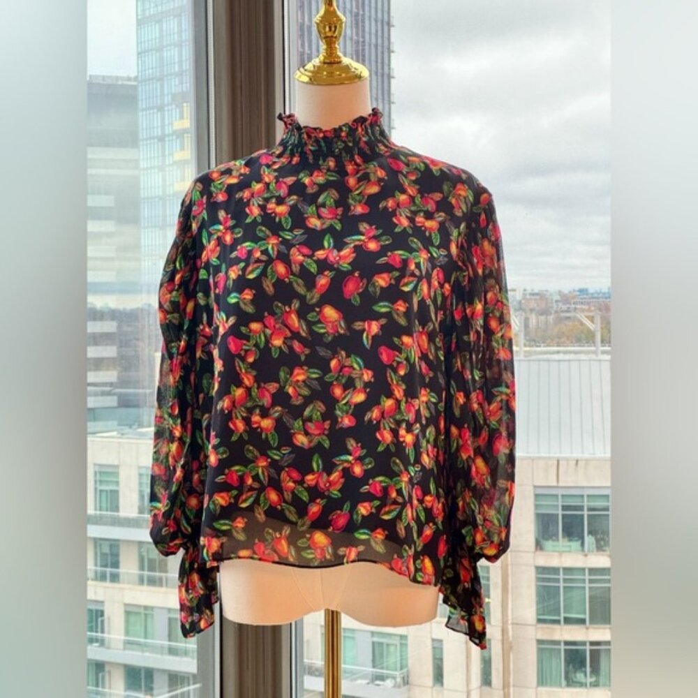 🆕 FARM Rio 🧿 NWOT Tropical Fruity & Floral Smocked Collar Blouse, Sz M